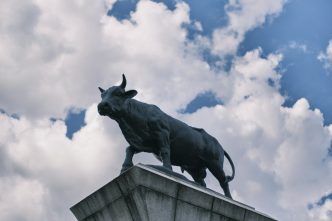 BTC Price at Record Leaves Crypto Stocks Mixed as MSTR, GLXY Gain, COIN Falls