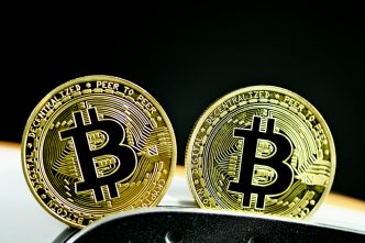 Bitcoin Weak Hands Exit While Smart Money Loads Up