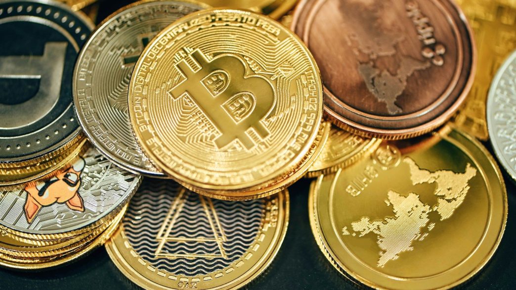 Leverage Meets Patience as BTC Builds Toward a Breakout